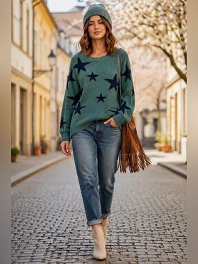 Umgee Green Sweater with Navy Star Design ⭐️ M